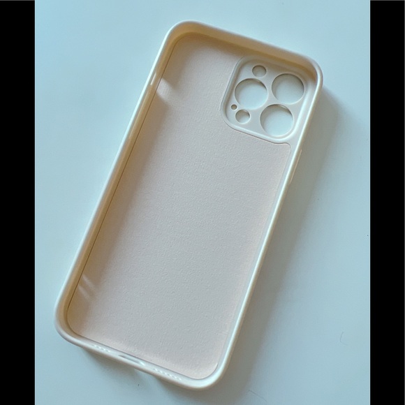 Iphone13 pro max case + tempered glass screen protector - Picture 2 of 4